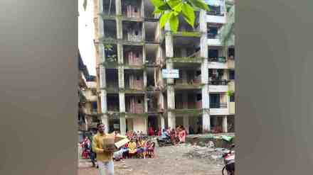 Dombivli, Radhai building, High Court order, illegal construction, land mafia, BJP workers, demolition, Thane Police Commissioner, Manpada Police Station, criminal tendencies, protest, protection request,