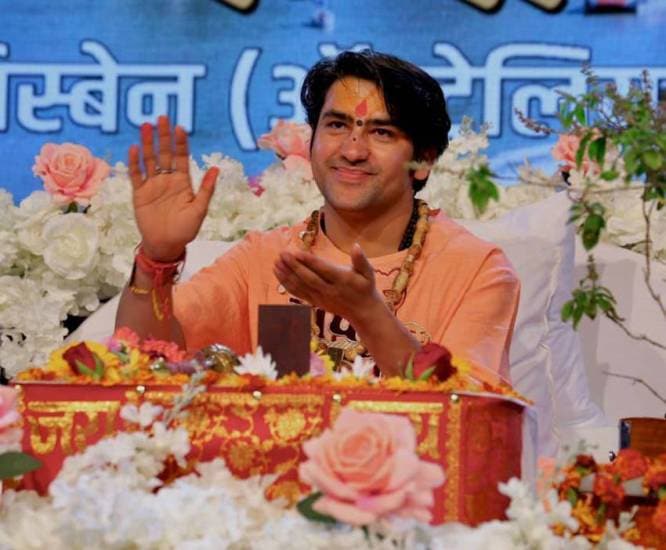What is the Qualification of Dhirendra Krishna Shastri