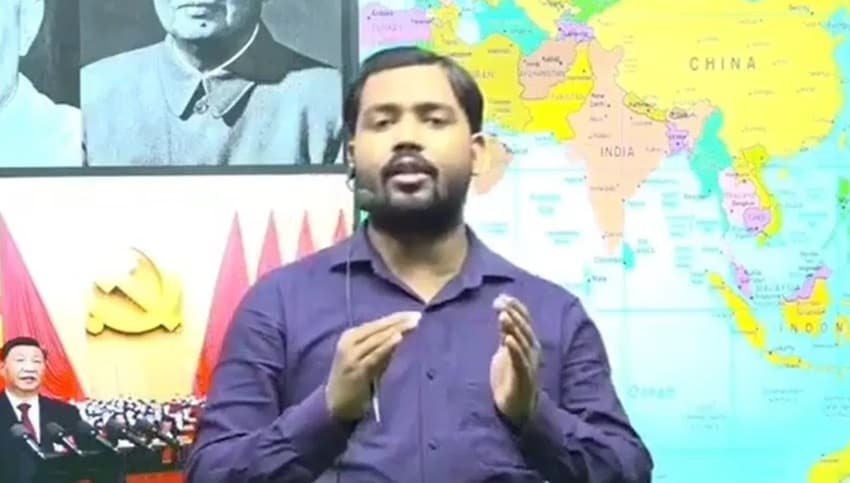  Khan Sir's educational background