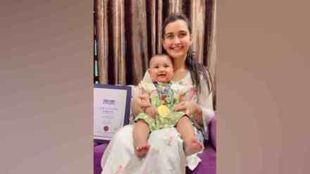 Chandrapur, World Book of Records, Mayesha Jain, three-month-old, intelligence, World Book of Records, animals, birds, world record, Saloni Jain, brilliant intelligence, videotape, London, certificate, medal, youngest children, extraordinary intelligence, Jain community, Chandrapur news, marathi news, loksatta news,