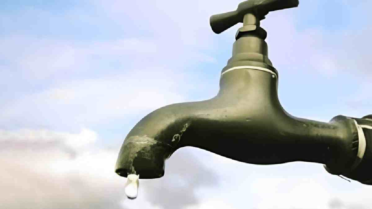 10000 residents of Swapnpurti housing complex in Kharghar faced insufficient water supply for eight days