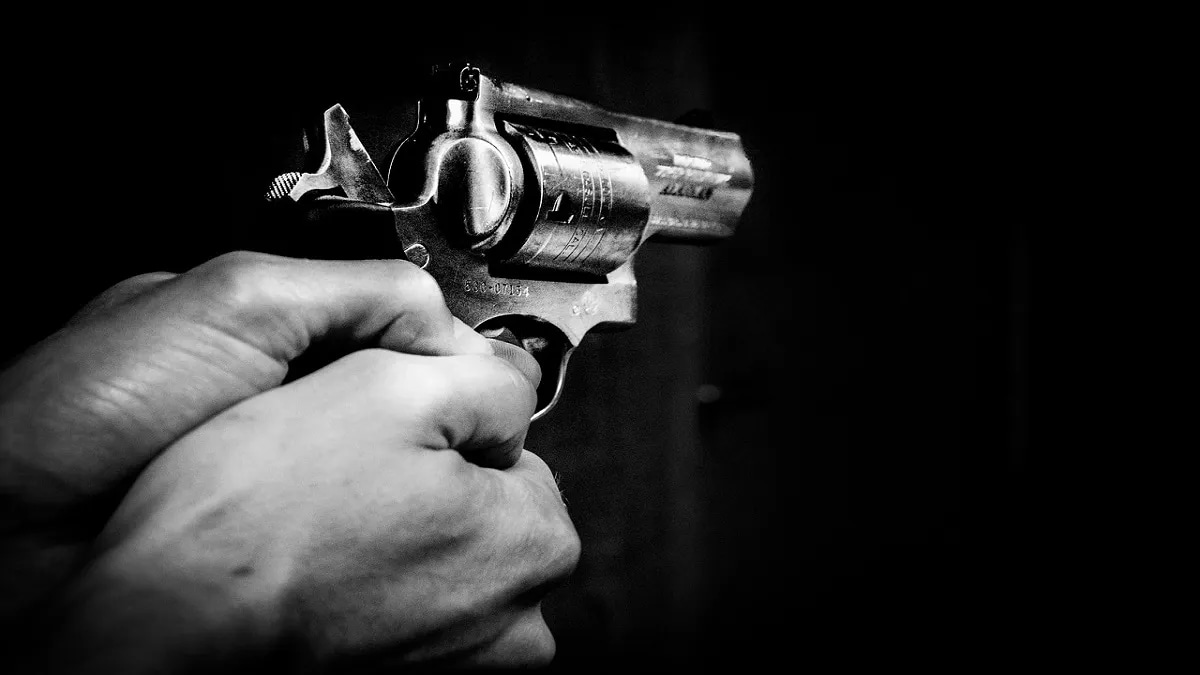 One person injured in firing while handling illegally possessed pistol pune