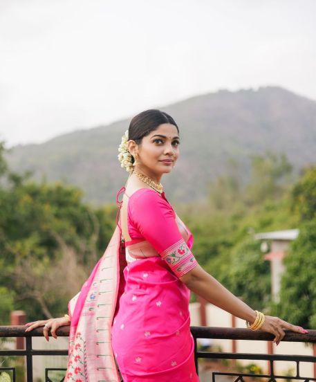 Pooja sawant shared photo in red nauvari saree on social media