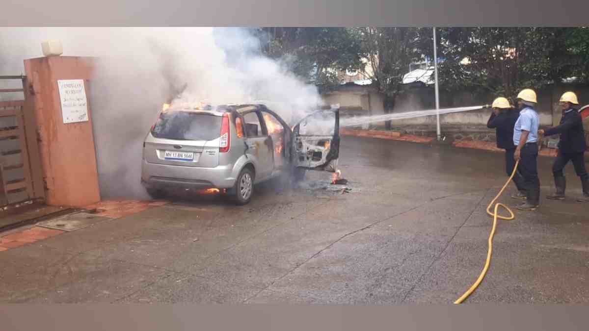 Car Fire, Car Fire in pune, Car Fire Padmavati area, Padmavati area, Car Fire Quickly Controlled by Firefighters, pune news, latest news,