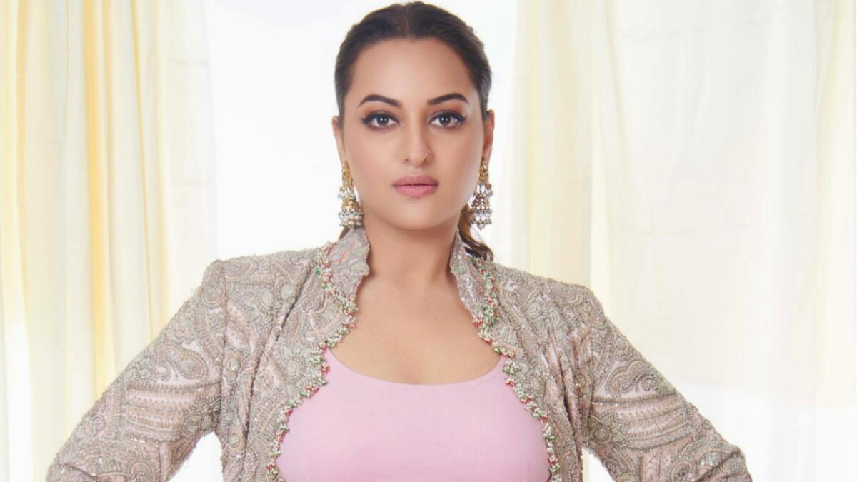 Sonakshi praised director Aditya Sarpotdar