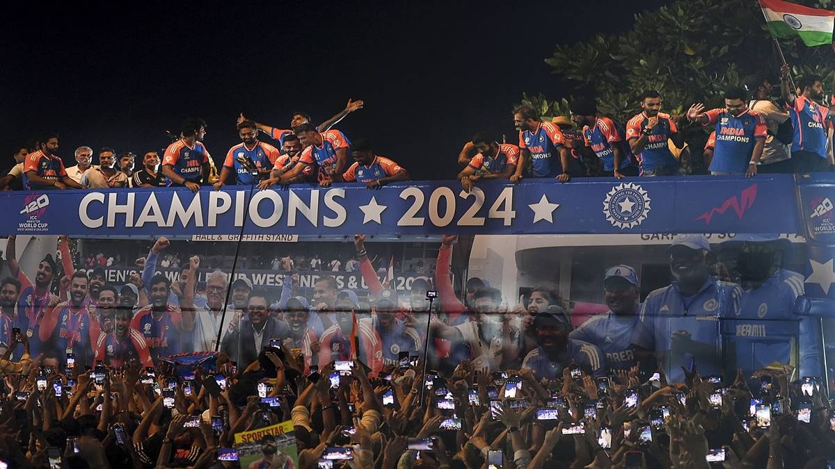 massive crowd gathered for team india world cup victory parade