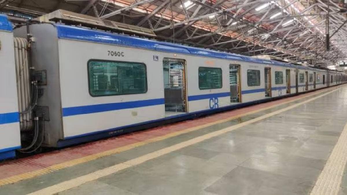 western railway fined Rs 1crore 72 lakh from 51 600 ticketless passengers in ac local trains