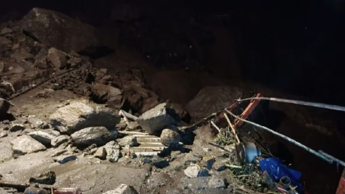 Kedarnath Cloudburst triggers landslide 200 pilgrims trapped