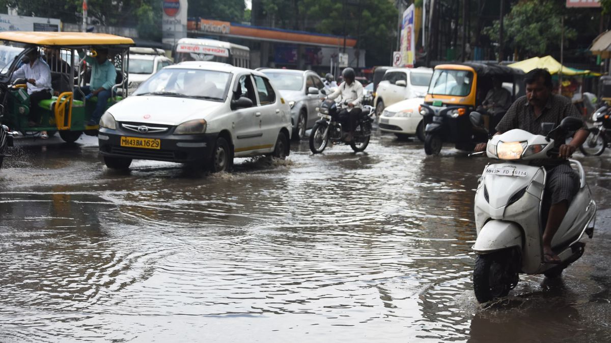 Stormy rain in Nagpur roads under water in few minutes