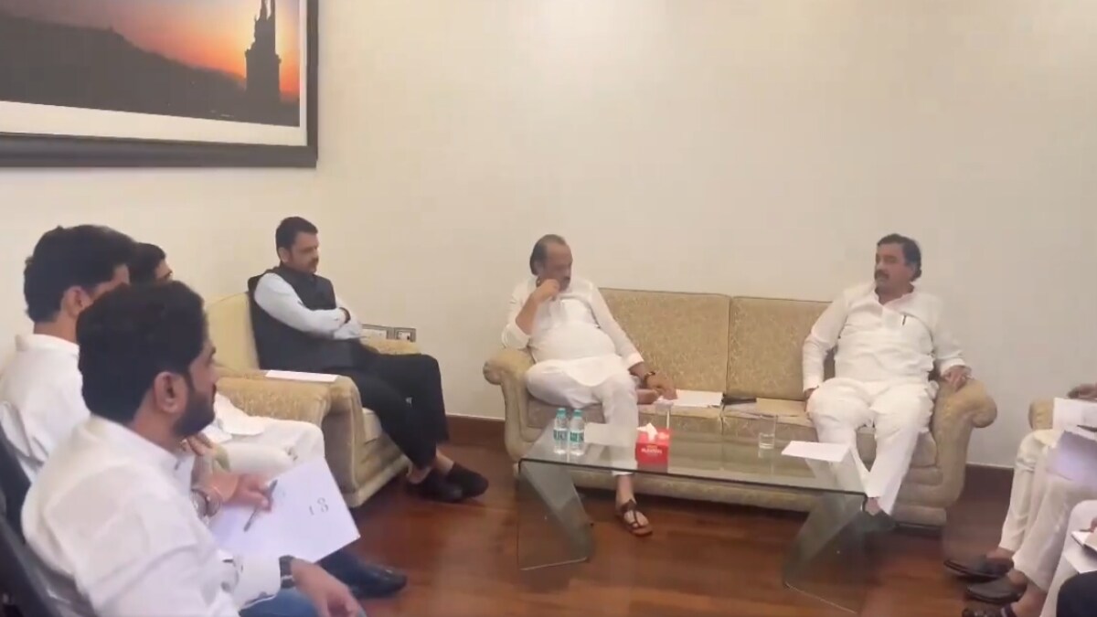 meeting of mayuti at varsha bungalow