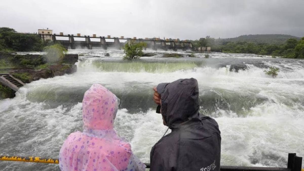 Khadakwasla Dam, Releasing water Khadakwasla Dam,