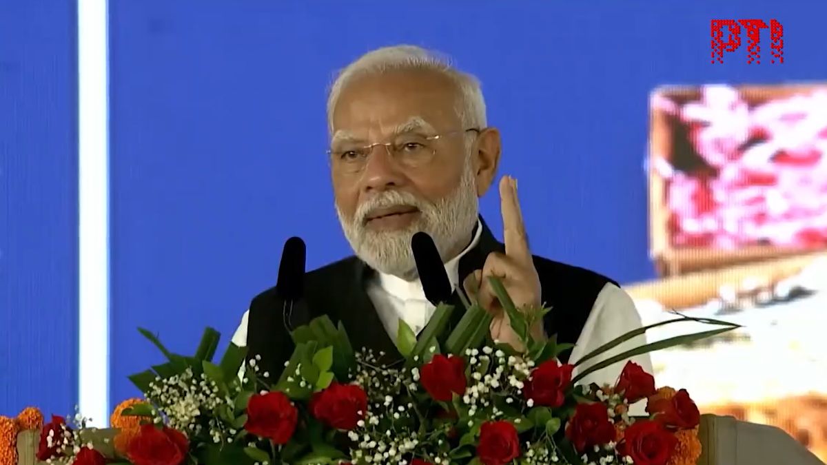 PM Narendra Modi Jalgaon Lakhpadi didi program