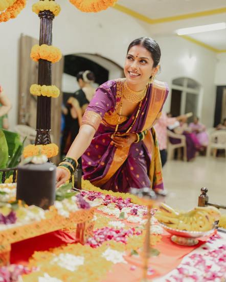 अमृतानंतर ‘स्वराज्य सौदामिनी ताराराणी’ या मालिकांमधून घराघरात पोहोचलेली अभिनेत्री स्वरदा ठिगळेने लग्नानंतरची पहिली मंगळागौर साजरी केली.