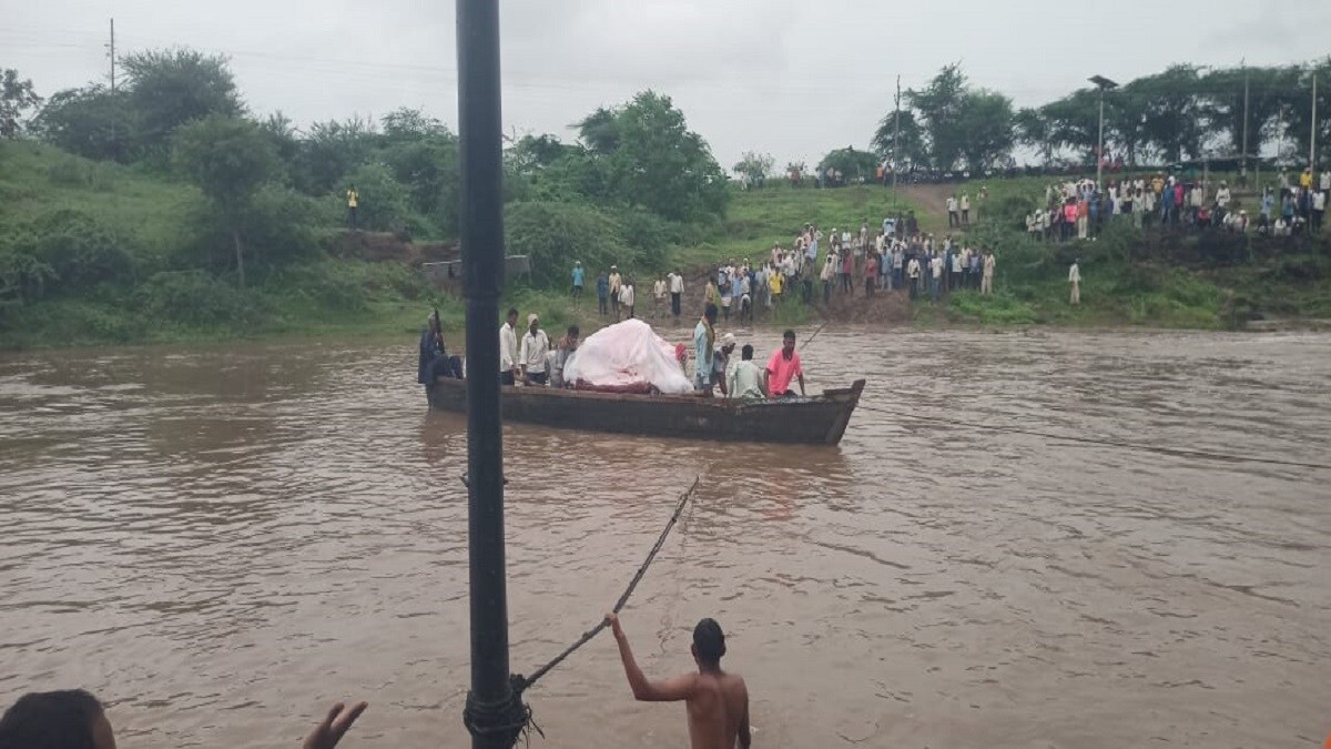 nandpur, funeral, river, nandurbar,