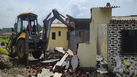 Illegal Chawl, Titwala, Chawl demolished,