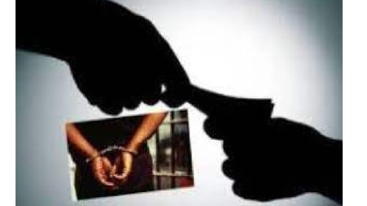 Anti Corruption Bureau, ACB, Pune, lashkar court pune, Assistant Public Prosecutor, Wanwadi Police Station, Prevention of Corruption Act, bribe, investigation,