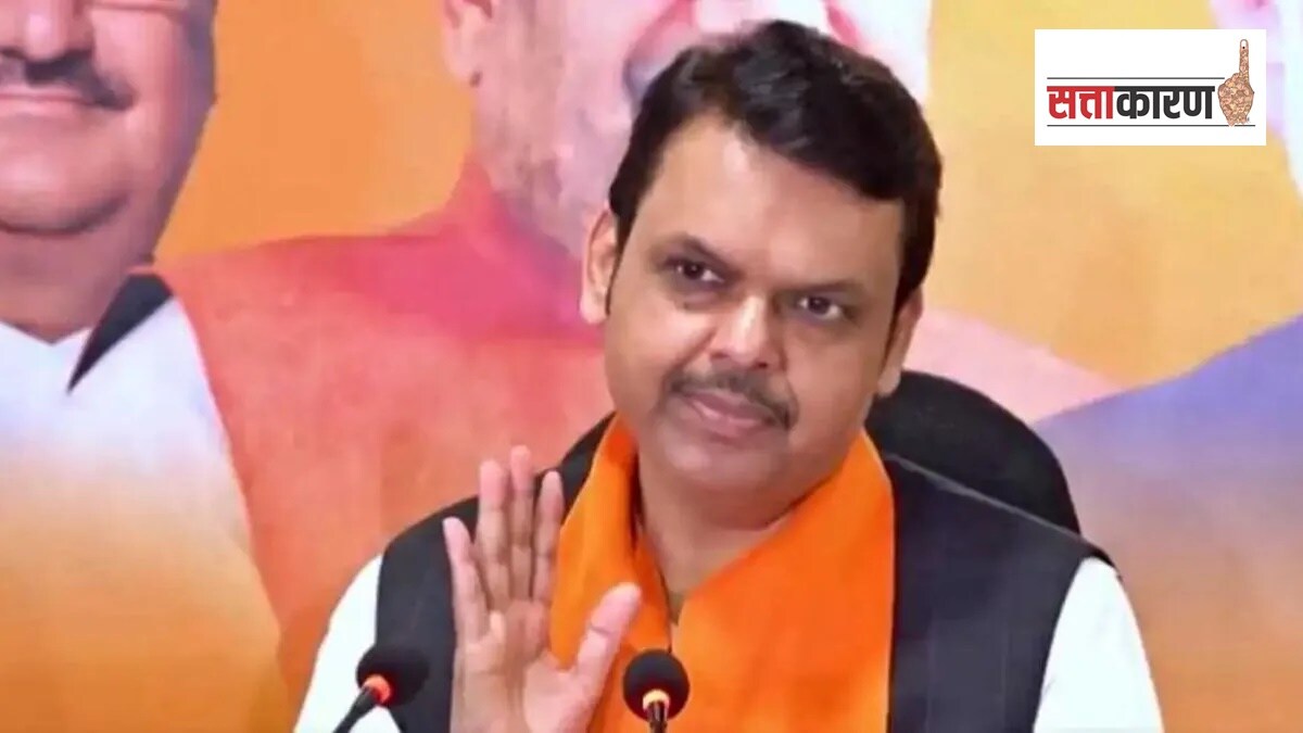 devendra fadnavis shivaji maharaj statue collapse