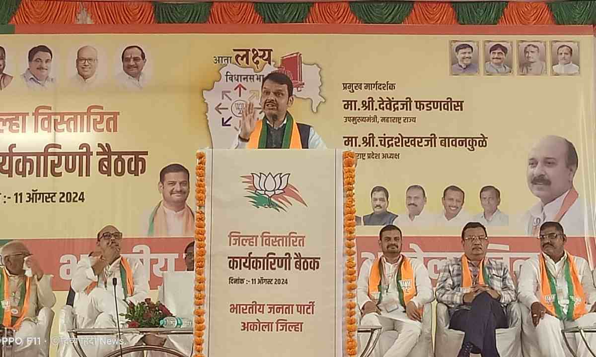 Devendra Fadnavis, BJP, Lok Sabha elections, Devendra Fadnavis Blames Opposition, false narrative, reservation, Ladki Bahin Yojana, Akola, political strategy, Vidarbha, Maharashtra politics, maha vikas aghadi, mahayuti