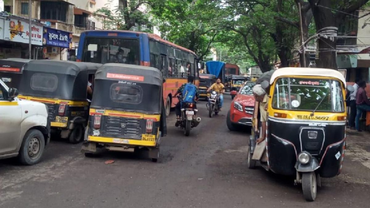 Busy roads in Dombivli are closed for traffic on Krishna Ashtami