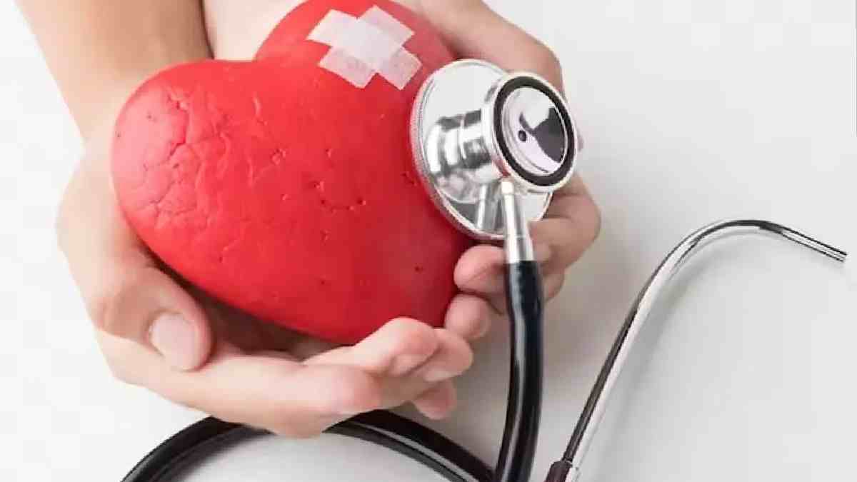 Mumbai, Western Railway, heart attack, Automated External Defibrillator (AED),