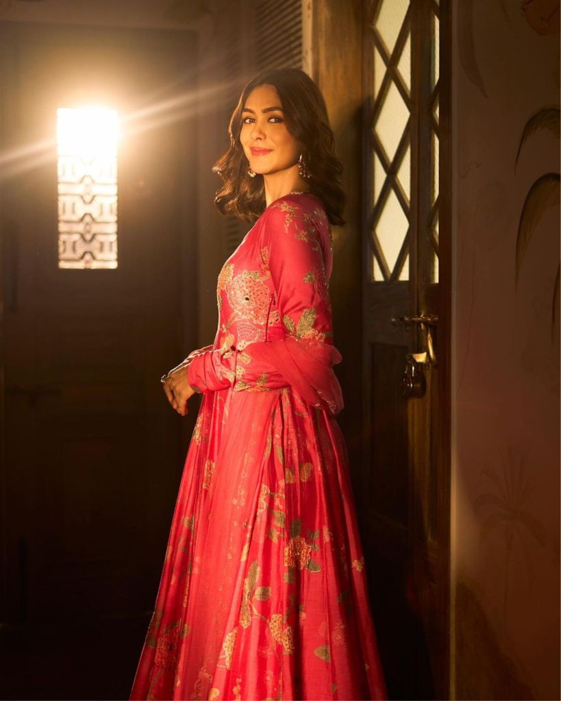 Mrunal Thakur's photo