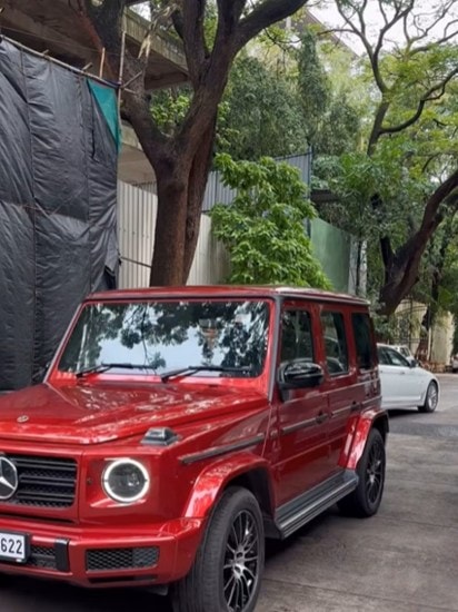 Khushi Kapoor Luxury Car