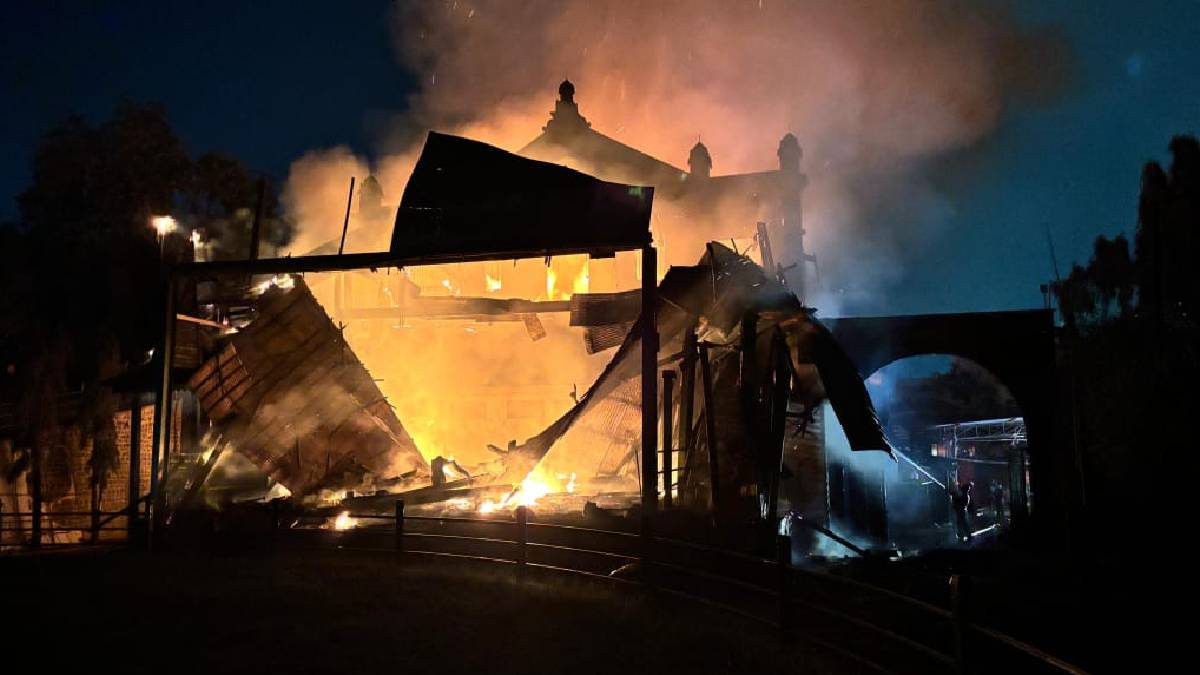 Keshavrao Bhosale Theater Kolhapur Gutted by Massive Fire in Marathi