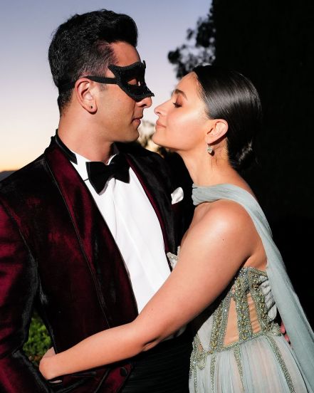 many-celebs-are-going-to-shift-to-their-new-house-soon