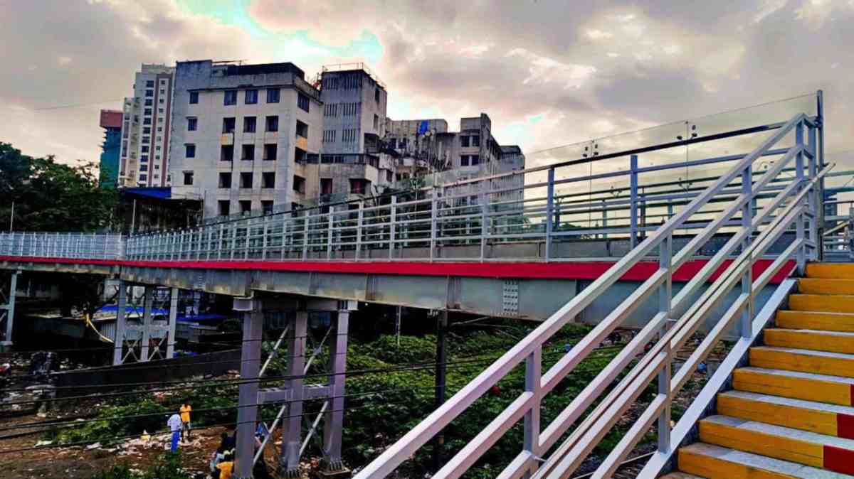 Mumbai, pedestrian bridges, Govandi-Mankhurd, Wadala-King's Circle, railway track safety, public safety, Harbor line, Mumbai news, latest news,