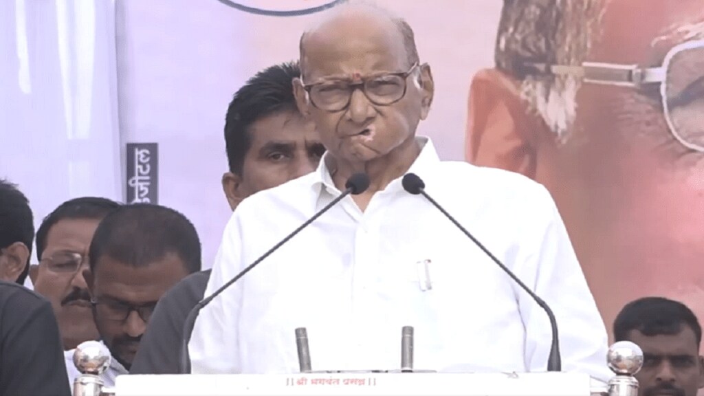 मराठा आरक्षण प्रश्नावर शरद पवारांनाही विरोध; कुर्डूवाडीत अडवले, बार्शीत घोषणाबाजी, आत्मदहनाचा प्रयत्न (image credit - Sharad Pawar/fb)