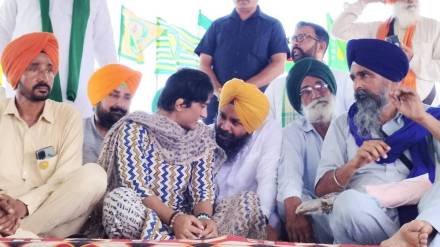 Wrestler Vinesh Phogat joins farmers protest at Shambhu border says Farmers  run the country