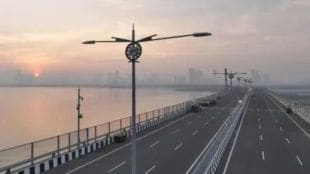 man stopped the motor car and commit suicide on Atal Setu by jumped into sea