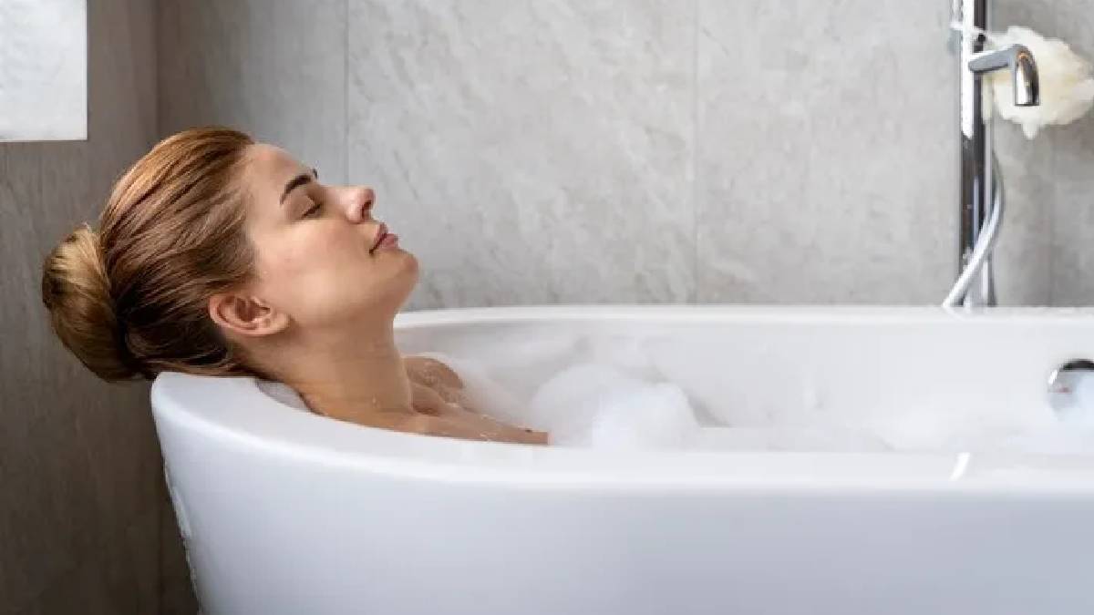 diy salt water bath reduce back pain stress Benefits of Taking a Warm