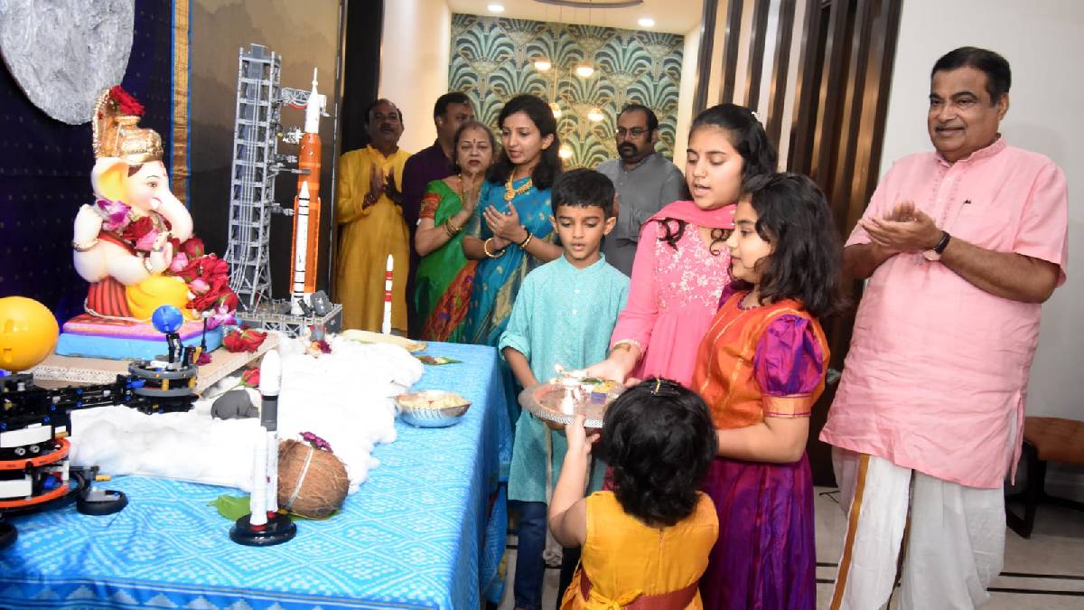grandchildren of Nitin Gadkari did sthapna of Pancharatna Bappa