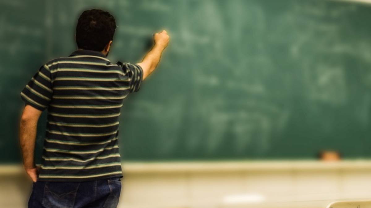 teachers committee submitted memorandum on October 9 to get October salary before Diwali