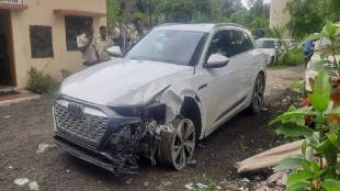 Sanket Bawankules Audi car another Polo car at Mankapur Chowk
