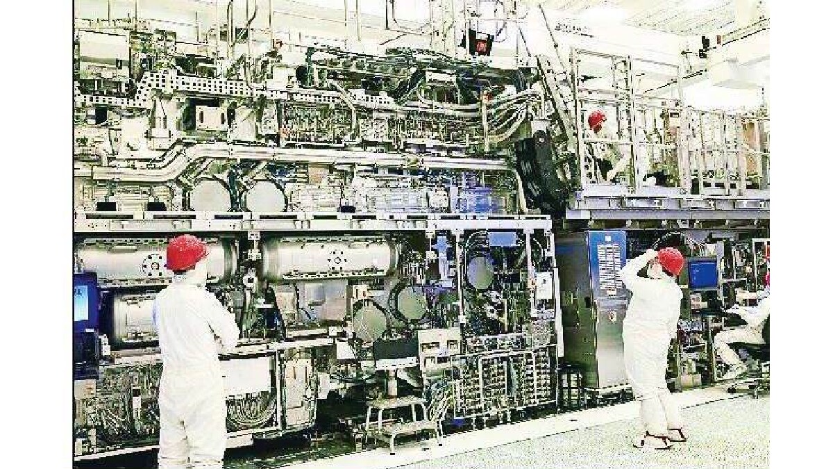 Loksatta chip charitra EUV ASML Technology Social media platform