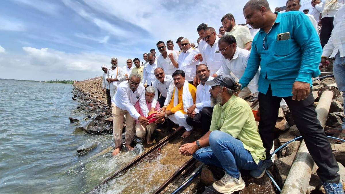 गिरणा धरणावर आयोजित मेळावा
फोटो सौजन्य : लोकसत्ता 
