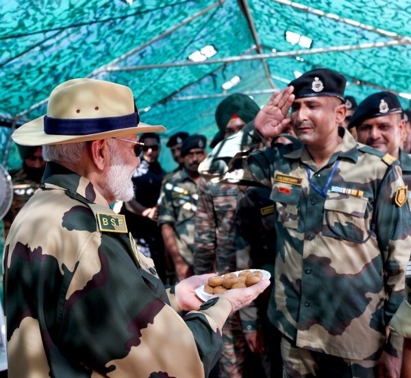 PM Modi Diwali Celebration With Army, pm modi diwali 2024, modi diwali celebration photos
