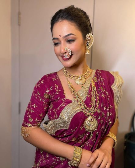 Girija Prabhu Dark Pink Nauvari Saree