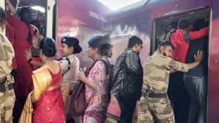 ac local trains crowd