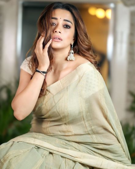 Tina Datta Durga Puja 2024
