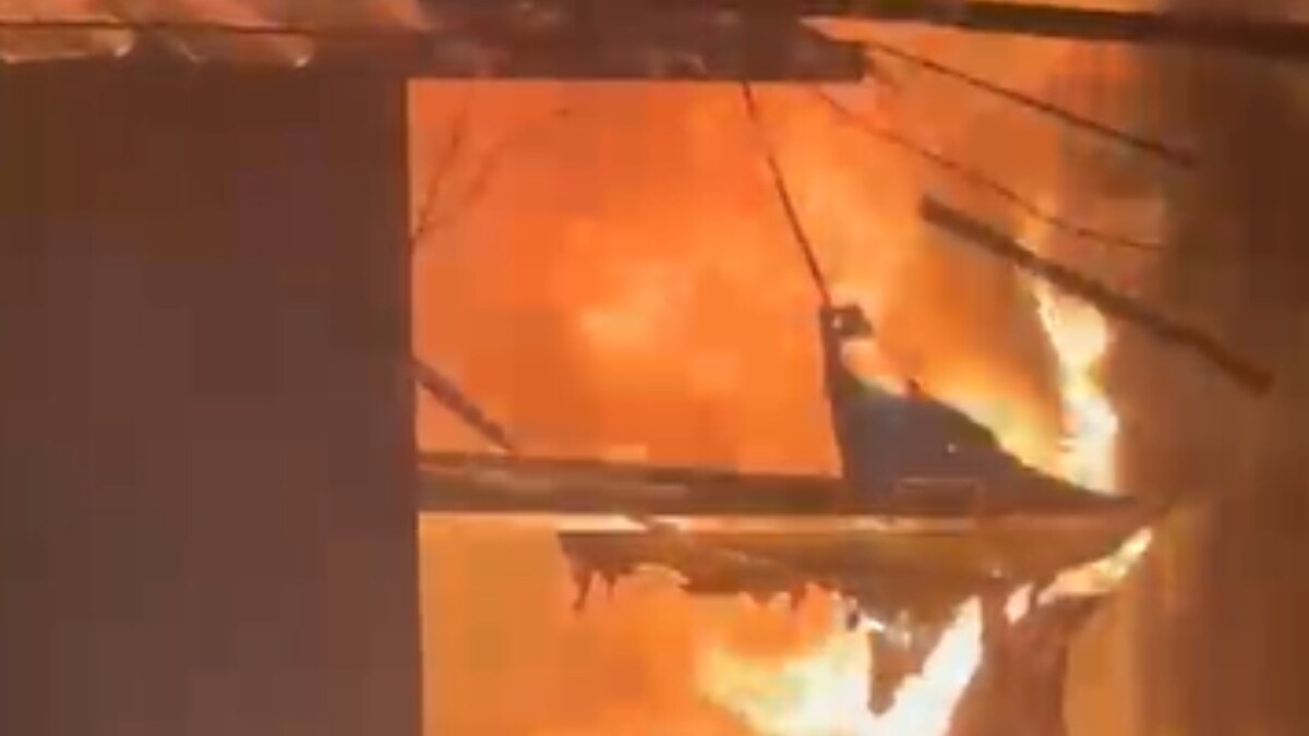Fire Destroys Five Houses and Shop in ghorpade peth