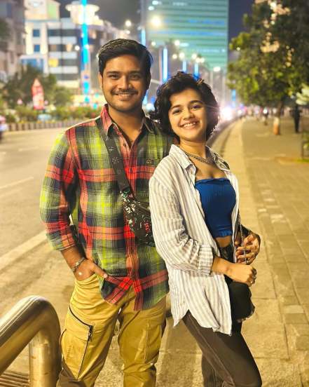 aai kuthe kay karte fame Abhishek Deshmukh share beautiful photos with wife krutika deo