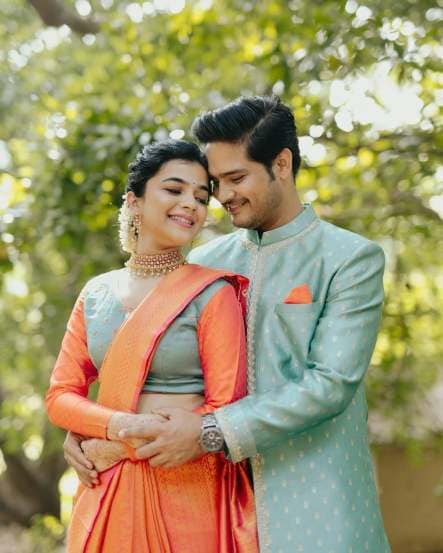 aai kuthe kay karte fame Abhishek Deshmukh share beautiful photos with wife krutika deo