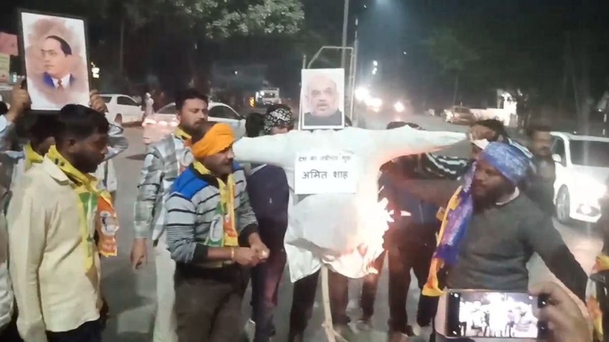 Burning of Amit Shahs symbolic effigy in akola