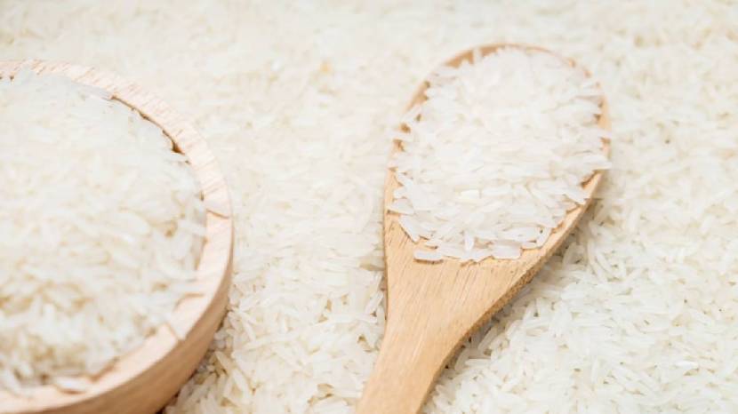 Grind soaked rice and make a paste by adding milk and vitamin E