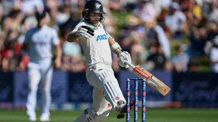 Kane Williamson kicks ball onto stumps in bizarre dismissal in NZ vs ENG 3rd Test Video Viral