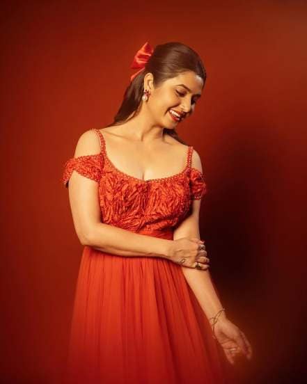 Prajakta mali in blue dress, Prajakta mali new photoshoot, Prajakta mali 2025 look