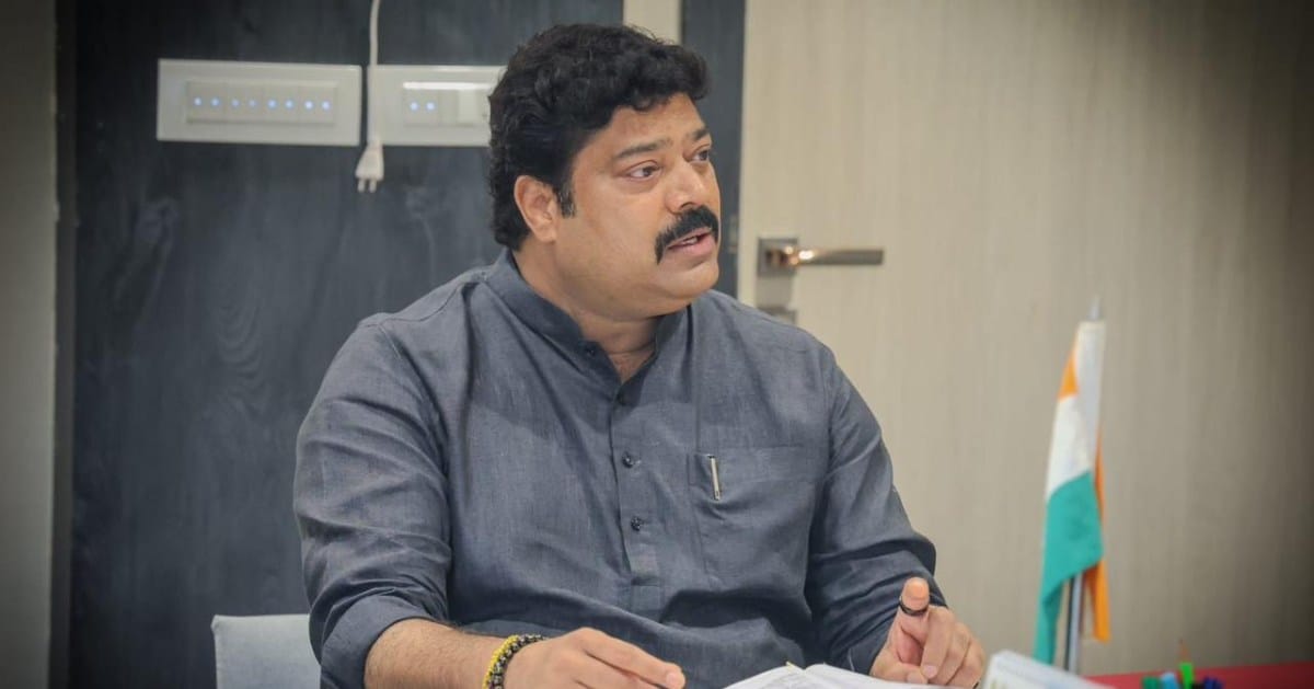 ex mla raju Patil blames metro officials for daily traffic jams on Shilphata Road